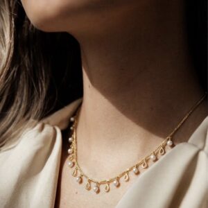 PEARL NECKLACE MINIMAL